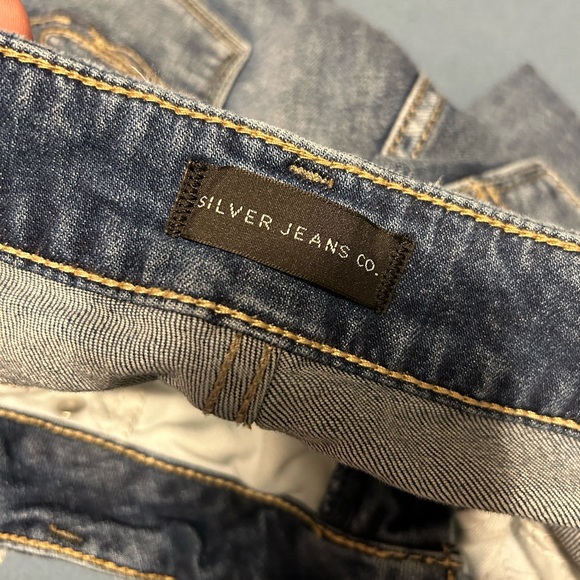 Silver Brand, Elyse Straight Leg Distressed Jeans, Size 30x32 - Picture 7 of 9